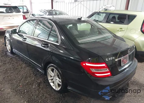 2012 Mercedes-Benz C 300 Luxury 4Matic/Sport 4Matic из США, поврежденный, VIN WDDGF8BB1CR195025